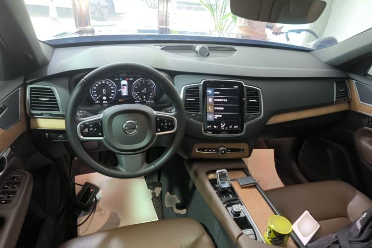 Used Volvo XC90 2022 B5 Smart Drive Luxury Edition 5 Seats Center Console