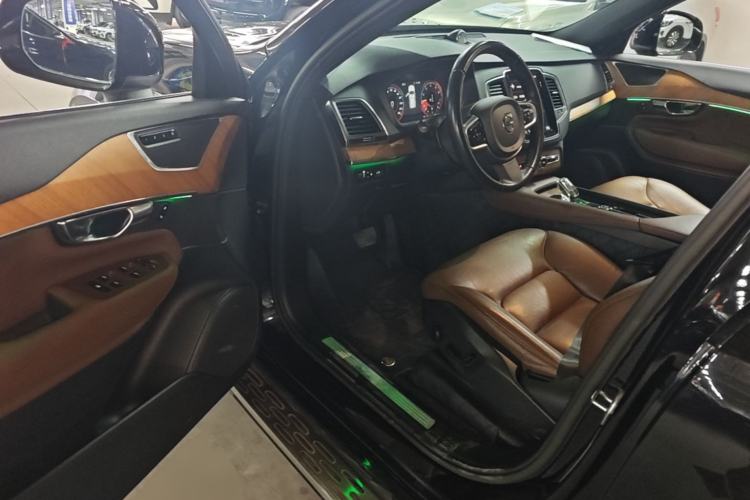 Used Volvo XC90 2022 B5 SmartDrive Luxury Edition 7 Seats Driver Seat