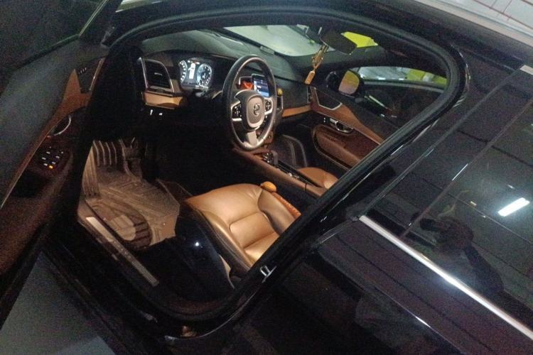 Used Volvo XC90 2022 B5 SmartDrive Luxury Edition 7 Seats Driver Seat