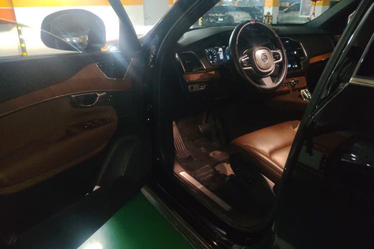 Used Volvo XC90 2022 B5 Smart Drive Luxury Edition 5 Seats Driver Seat