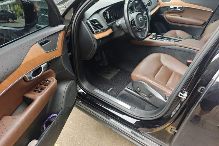 Used Volvo XC90 2022 B5 Smart Drive Luxury Edition 5 Seats Driver Seat