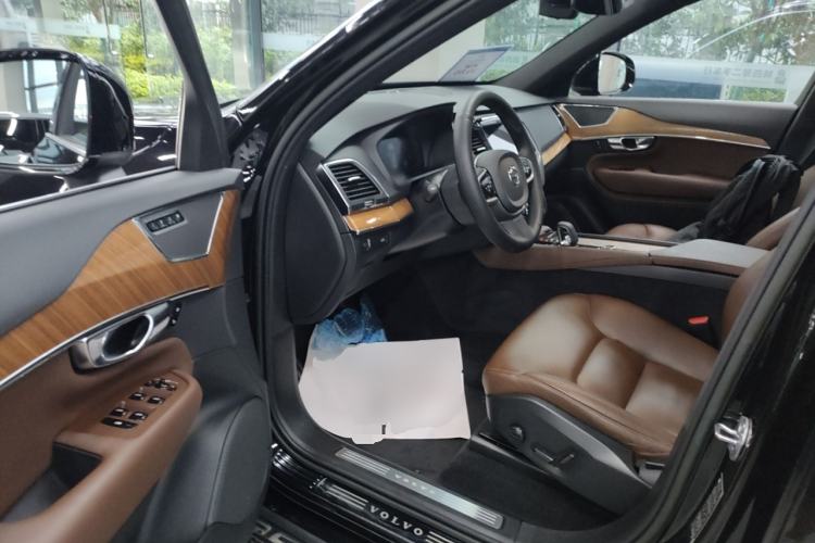 Used Volvo XC90 2022 B5 SmartDrive Luxury Edition 7 Seats Driver Seat
