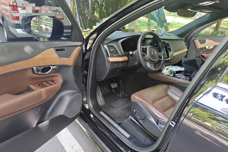 Used Volvo XC90 2022 B5 SmartDrive Luxury Edition 7 Seats Driver Seat