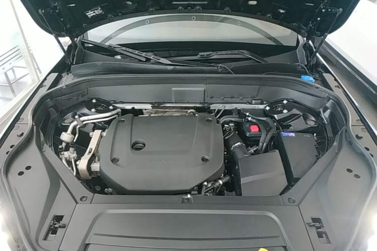 Used Volvo XC90 2022 B6 Zhiyi Luxury Edition 7-Seater Engine Bay