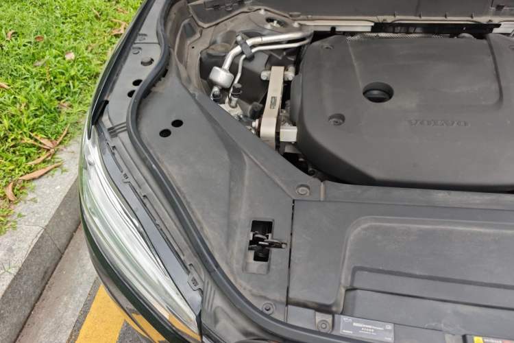 Used Volvo XC90 2022 B6 Zhiya Luxury 7-Seater Engine Bay Right