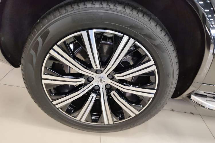 Used Volvo XC90 2022 B6 Zhiya Luxury 7-Seater Exterior 8