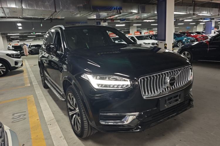 Used Volvo XC90 2022 B5 SmartDrive Luxury Edition 7 Seats Front Right 45 Deg