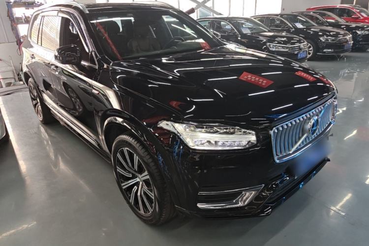 Used Volvo XC90 2022 B6 Zhiyi Luxury Edition 7-Seater Front Right 45 Deg