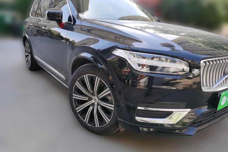 Used Volvo XC90 2022 B6 Zhiya Luxury 7-Seater Front Right 45 Deg
