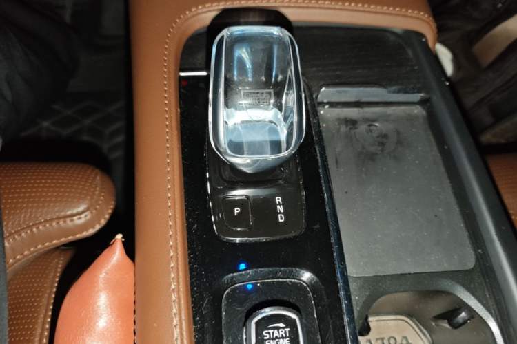 Used Volvo XC90 2022 B6 Zhiya Luxury 7-Seater Gear Lever