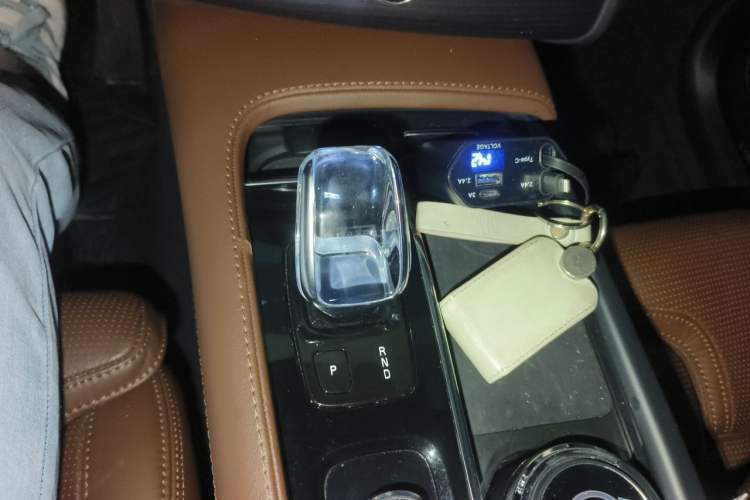 Used Volvo XC90 2022 B6 Zhiya Luxury 7-Seater Gear Lever