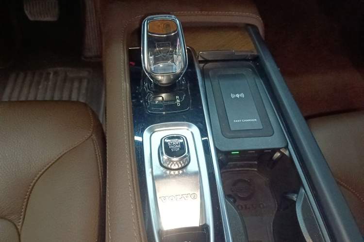 Used Volvo XC90 2022 B6 Zhiyi Luxury Edition 7-Seater Gear Lever