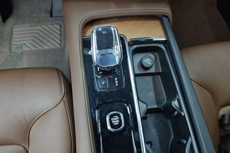 Used Volvo XC90 2022 B6 Zhiyi Luxury Edition 7-Seater Gear Lever
