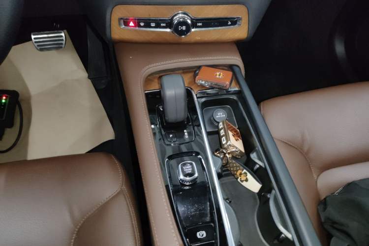 Used Volvo XC90 2022 B5 SmartDrive Luxury Edition 7 Seats Gear Lever