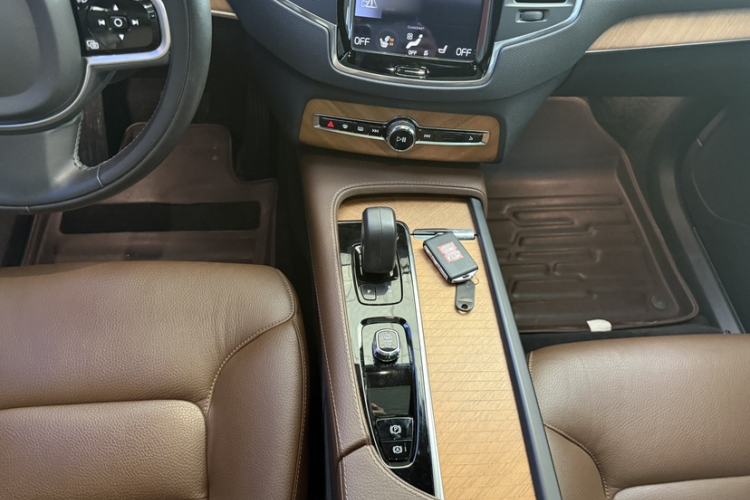 Used Volvo XC90 2022 B5 Smart Drive Luxury Edition 5 Seats Gear Lever