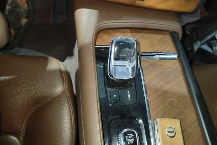Used Volvo XC90 2022 B6 Zhiyi Luxury Edition 7-Seater Gear Lever