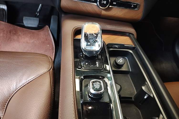 Used Volvo XC90 2022 B6 Zhiyi Luxury Edition 7-Seater Gear Lever