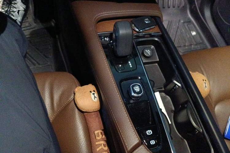Used Volvo XC90 2022 B5 SmartDrive Luxury Edition 7 Seats Gear Lever
