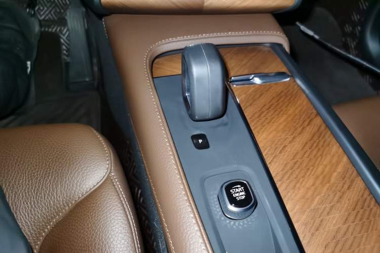 Used Volvo XC90 2022 B6 Zhiyi Luxury Edition 7-Seater Gear Lever