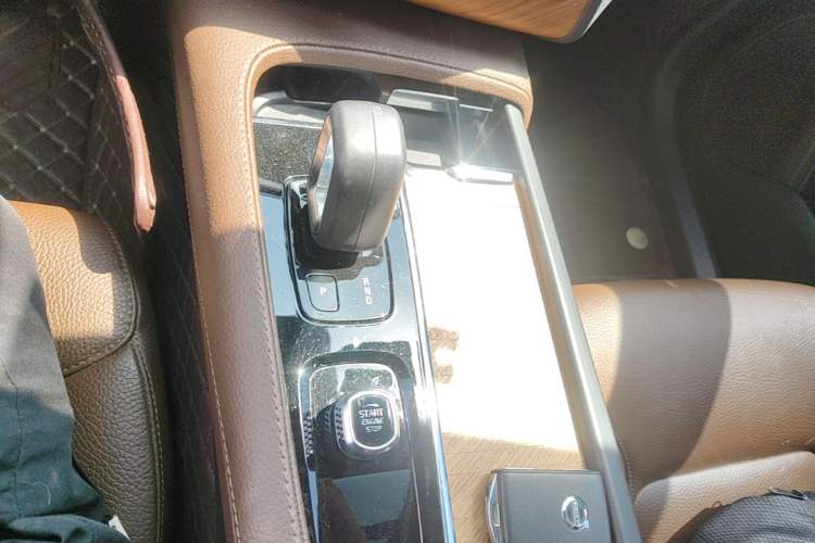 Used Volvo XC90 2022 B6 Zhiyi Luxury Edition 7-Seater Gear Lever