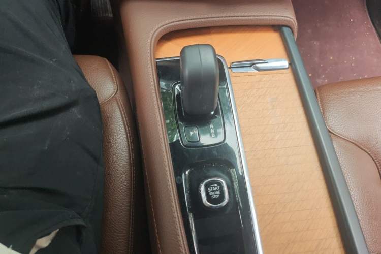 Used Volvo XC90 2022 B5 Smart Drive Luxury Edition 5 Seats Gear Lever