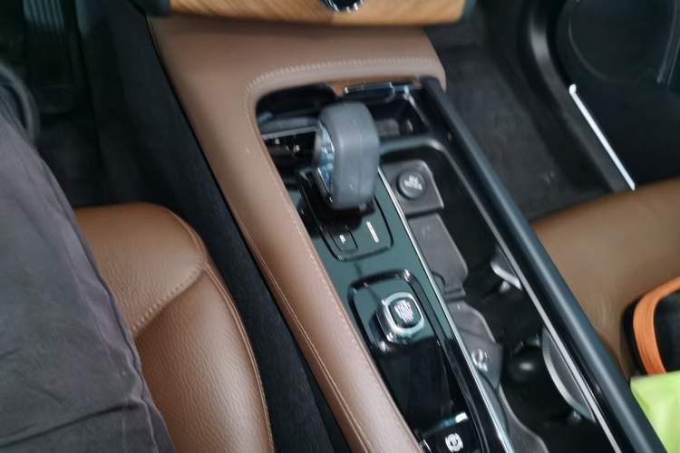 Used Volvo XC90 2022 B6 Zhiyi Luxury Edition 7-Seater Gear Lever