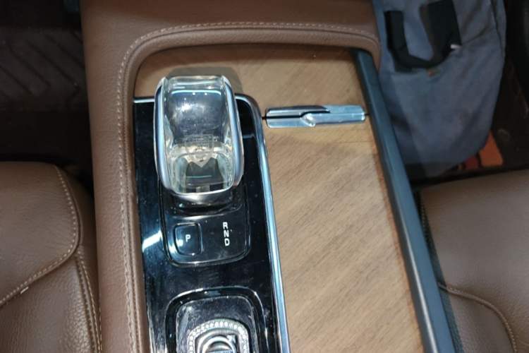 Used Volvo XC90 2022 B6 Zhiyi Luxury Edition 7-Seater Gear Lever