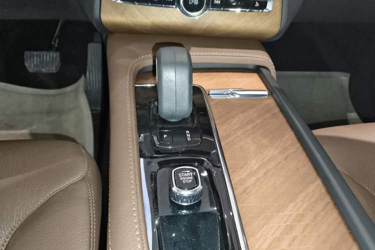 Used Volvo XC90 2022 B6 Zhiyi Luxury Edition 7-Seater Gear Lever