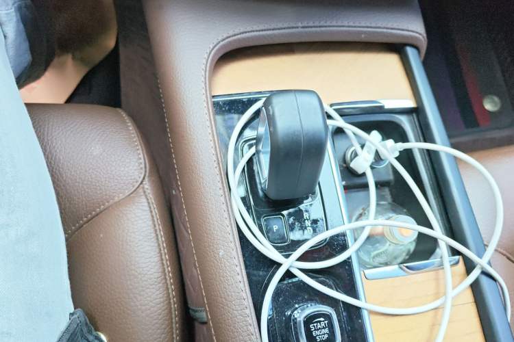 Used Volvo XC90 2022 B6 Zhiyi Luxury Edition 7-Seater Gear Lever