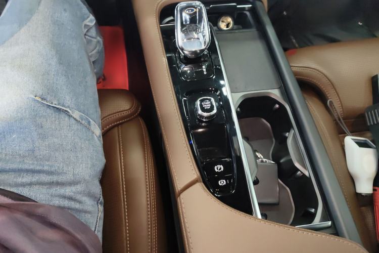 Used Volvo XC90 2022 B6 Zhiya Luxury 7-Seater Gear Lever