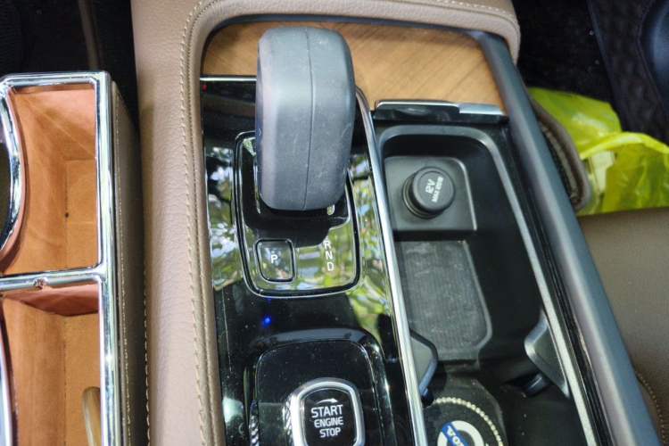 Used Volvo XC90 2022 B6 Zhiyi Luxury Edition 7-Seater Gear Lever