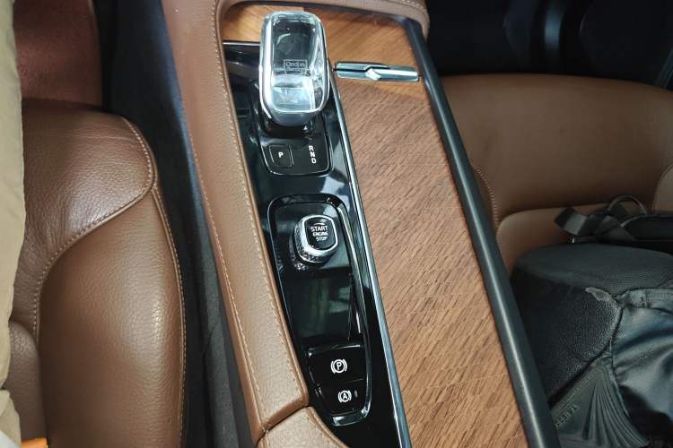 Used Volvo XC90 2022 B6 Zhiyi Luxury Edition 7-Seater Gear Lever