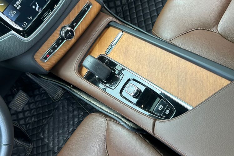 Used Volvo XC90 2022 B6 Zhiyi Luxury Edition 7-Seater Gear Lever