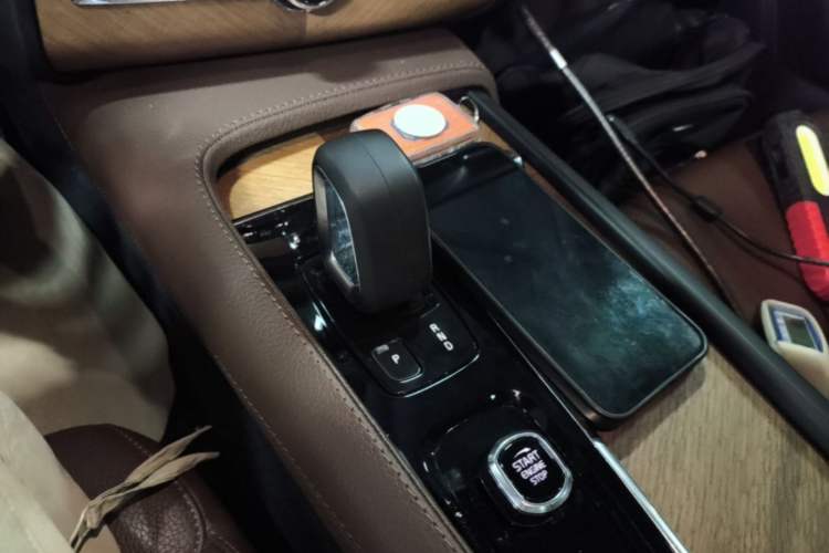Used Volvo XC90 2022 B6 Zhiyi Luxury Edition 7-Seater Gear Lever