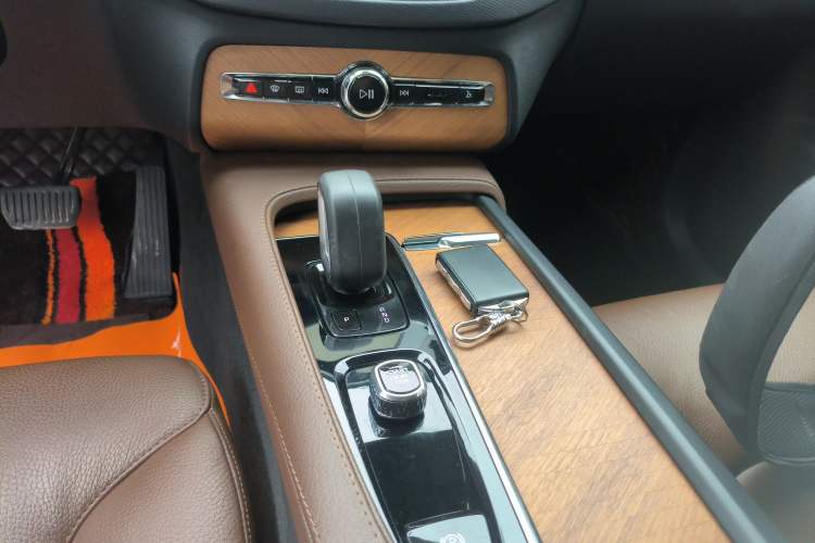 Used Volvo XC90 2022 B5 Smart Drive Luxury Edition 5 Seats Gear Lever