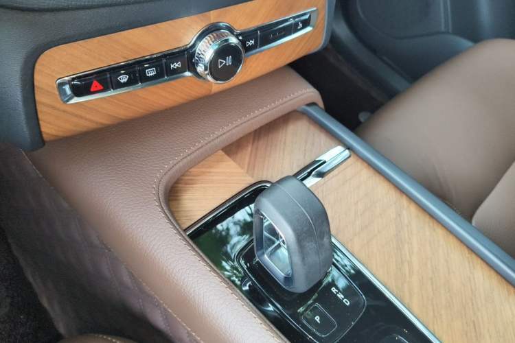 Used Volvo XC90 2022 B6 Zhiyi Luxury Edition 7-Seater Gear Lever