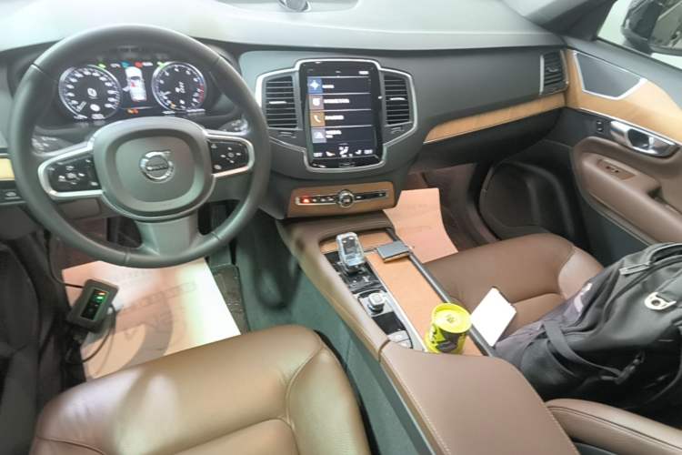 Used Volvo XC90 2022 B5 Smart Drive Luxury Edition 5 Seats Gear Lever