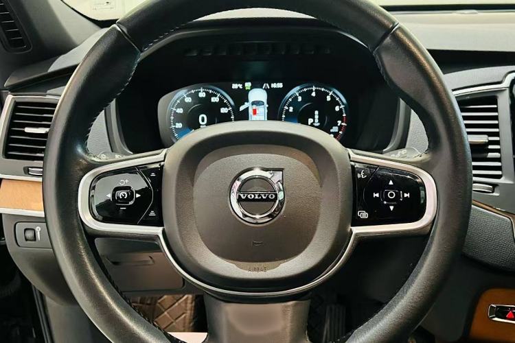 Used Volvo XC90 2022 B5 SmartDrive Luxury Edition 7 Seats Interior 1