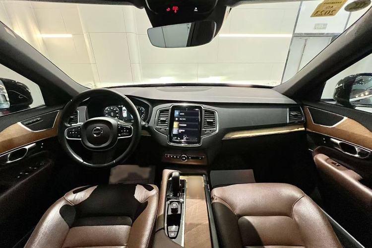 Used Volvo XC90 2022 B5 SmartDrive Luxury Edition 7 Seats Interior 2