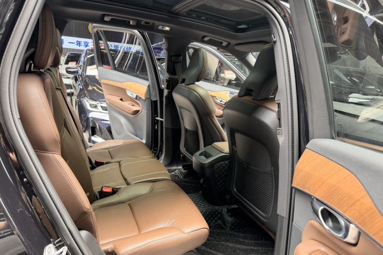 Used Volvo XC90 2022 B5 Smart Drive Luxury Edition 5 Seats Interior 2