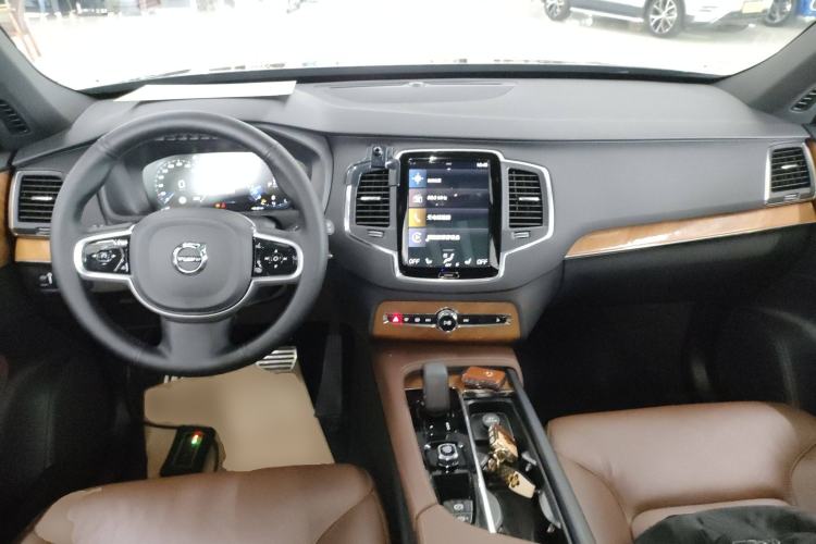 Used Volvo XC90 2022 B5 SmartDrive Luxury Edition 7 Seats Interior 2