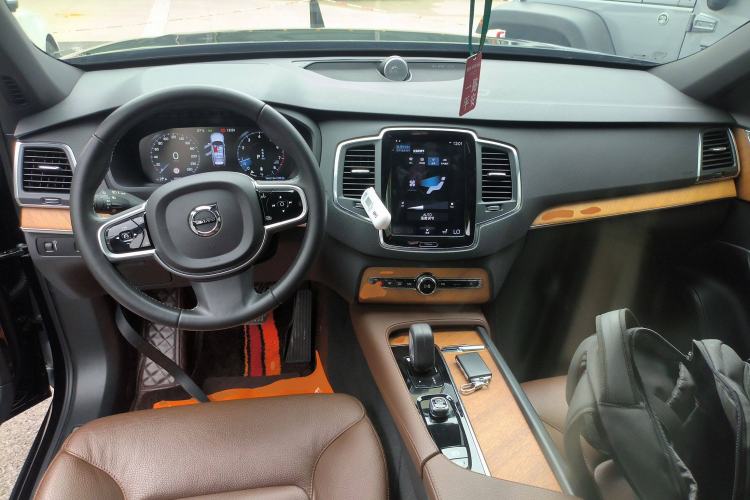 Used Volvo XC90 2022 B5 Smart Drive Luxury Edition 5 Seats Interior 2