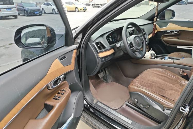 Used Volvo XC90 2022 B5 Smart Drive Luxury Edition 5 Seats Interior 3