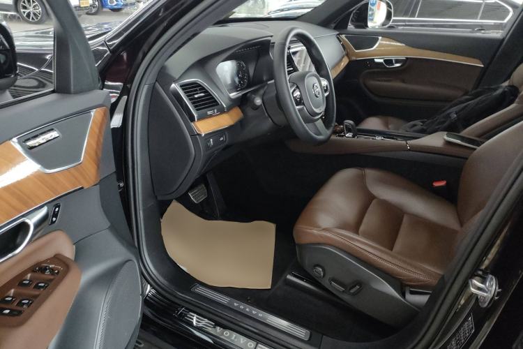 Used Volvo XC90 2022 B5 SmartDrive Luxury Edition 7 Seats Interior 3