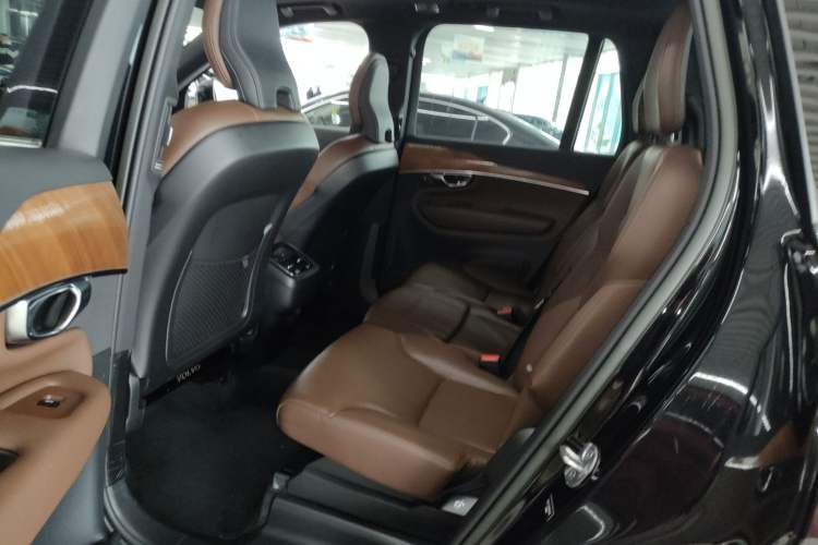 Used Volvo XC90 2022 B5 SmartDrive Luxury Edition 7 Seats Interior 4