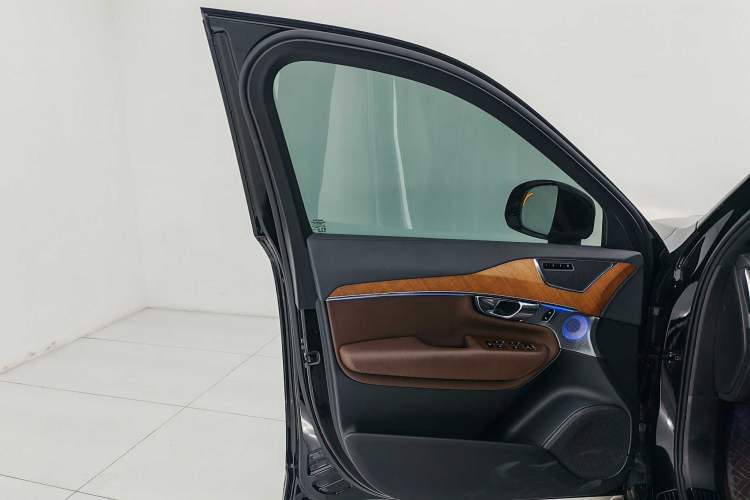 Used Volvo XC90 2022 B5 SmartDrive Luxury Edition 7 Seats Interior 5