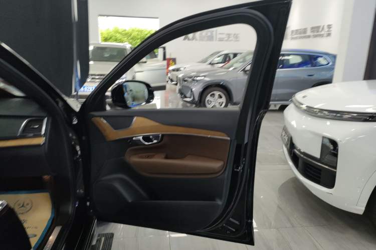Used Volvo XC90 2022 B5 Smart Drive Luxury Edition 5 Seats Interior 5