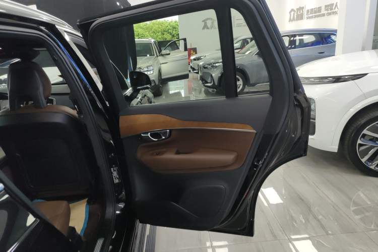 Used Volvo XC90 2022 B5 Smart Drive Luxury Edition 5 Seats Interior 6