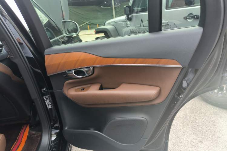 Used Volvo XC90 2022 B5 Smart Drive Luxury Edition 5 Seats Interior 6