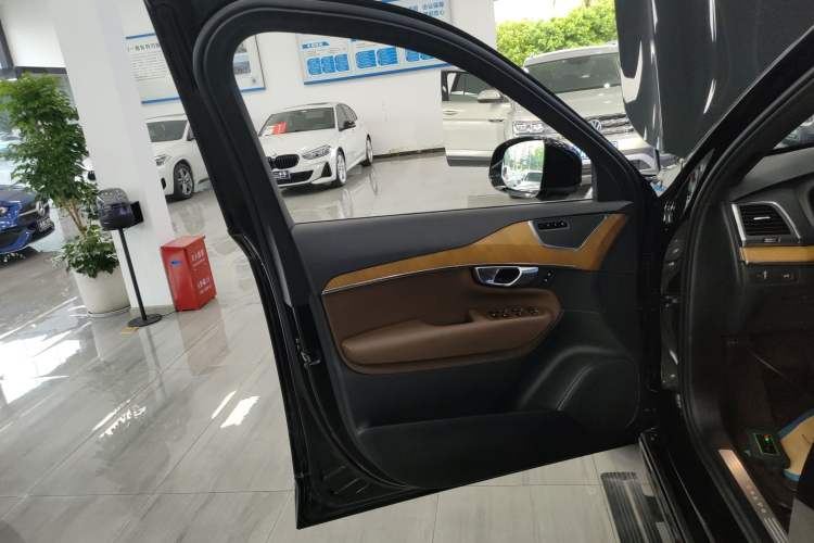 Used Volvo XC90 2022 B5 Smart Drive Luxury Edition 5 Seats Interior 7